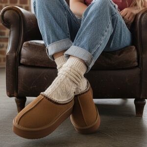 NIB Brand New Very G Charlie Platform Vegan Suede Fur Slippers Slides Tan Shoes